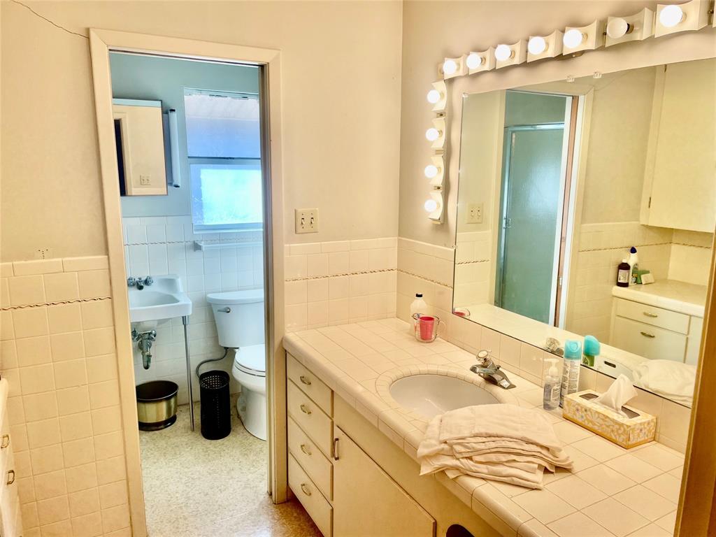 1306 E Central Property Photo 5
