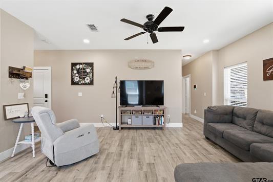 17018 Crossing Circle Property Photo 8