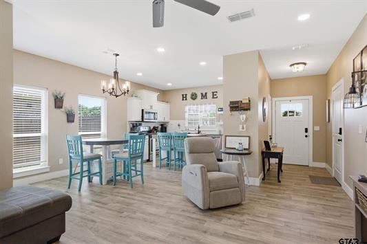 17018 Crossing Circle Property Photo 9