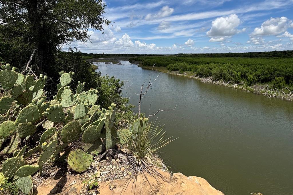 1644 Fm-1929 Property Photo 1