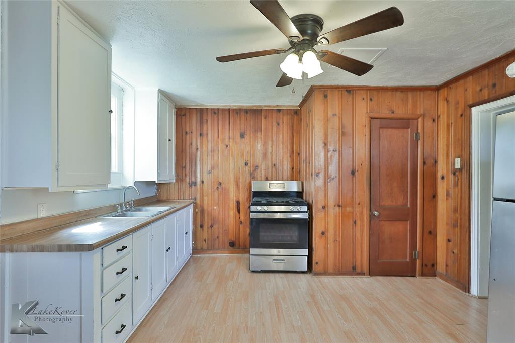 425 Sayles Boulevard Property Photo 7