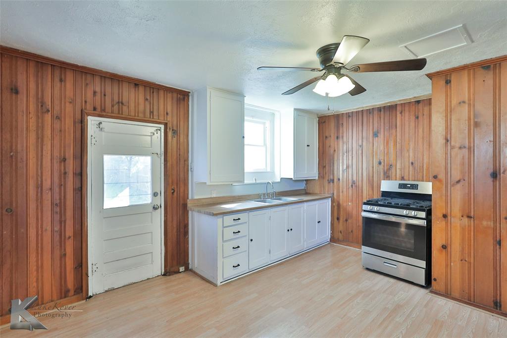 425 Sayles Boulevard Property Photo 9