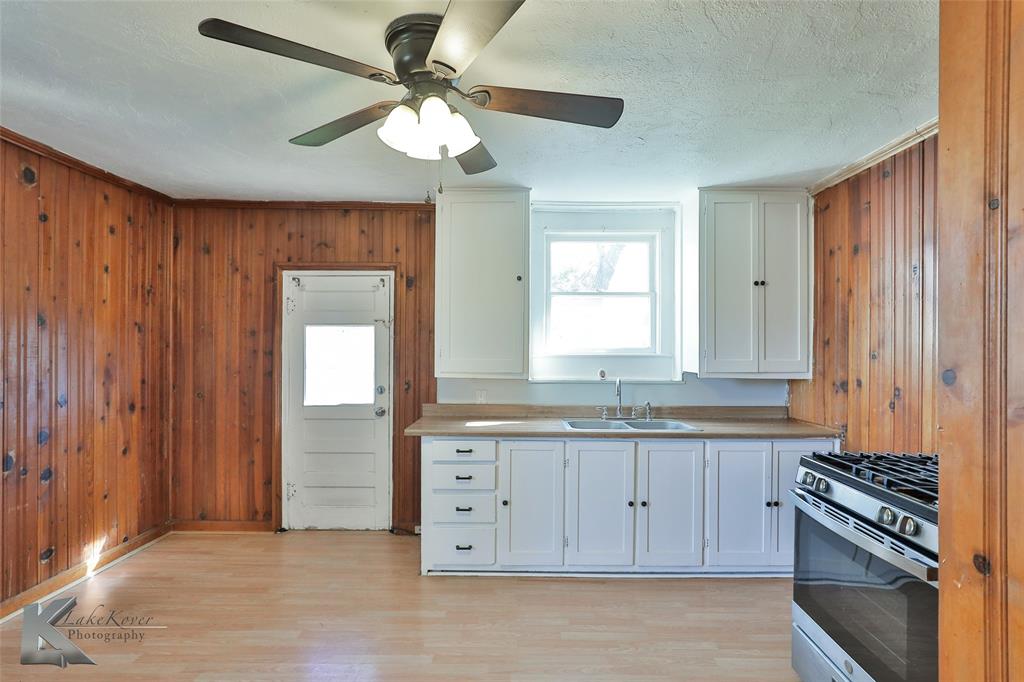 425 Sayles Boulevard Property Photo 10