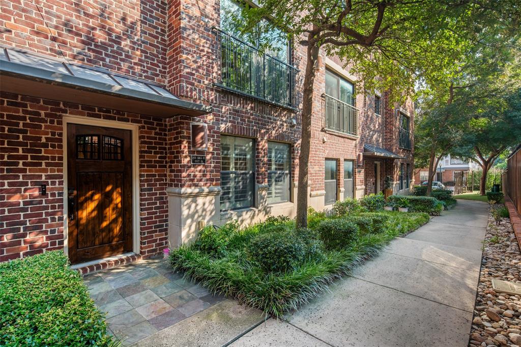 2411 N Hall Street 38 Property Photo 1