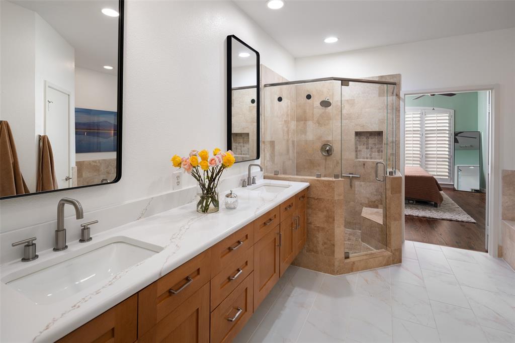 2411 N Hall Street 38 Property Photo 11