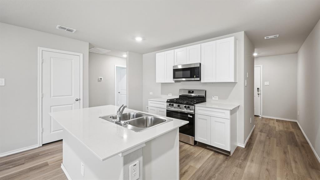 4128 Woodhill Bend Drive Property Photo 4