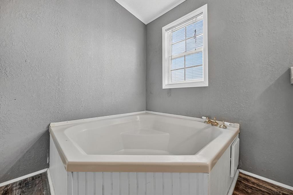 8316 County Road 508 Property Photo 23