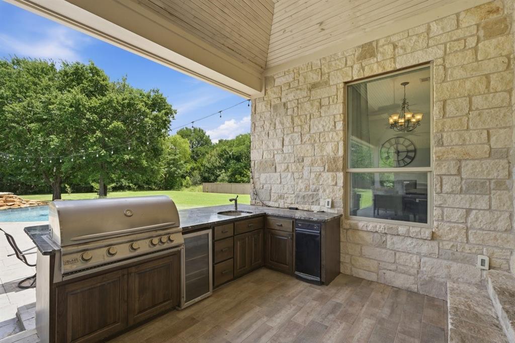 8 Freedom Court Property Photo 2