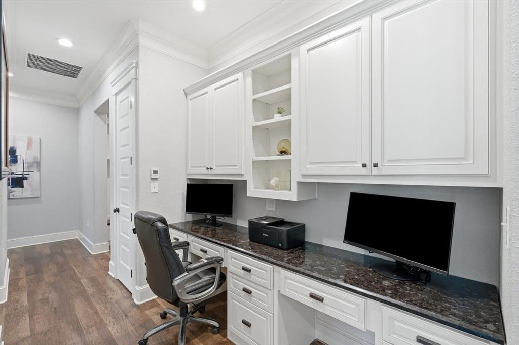 8 Freedom Court Property Photo 12