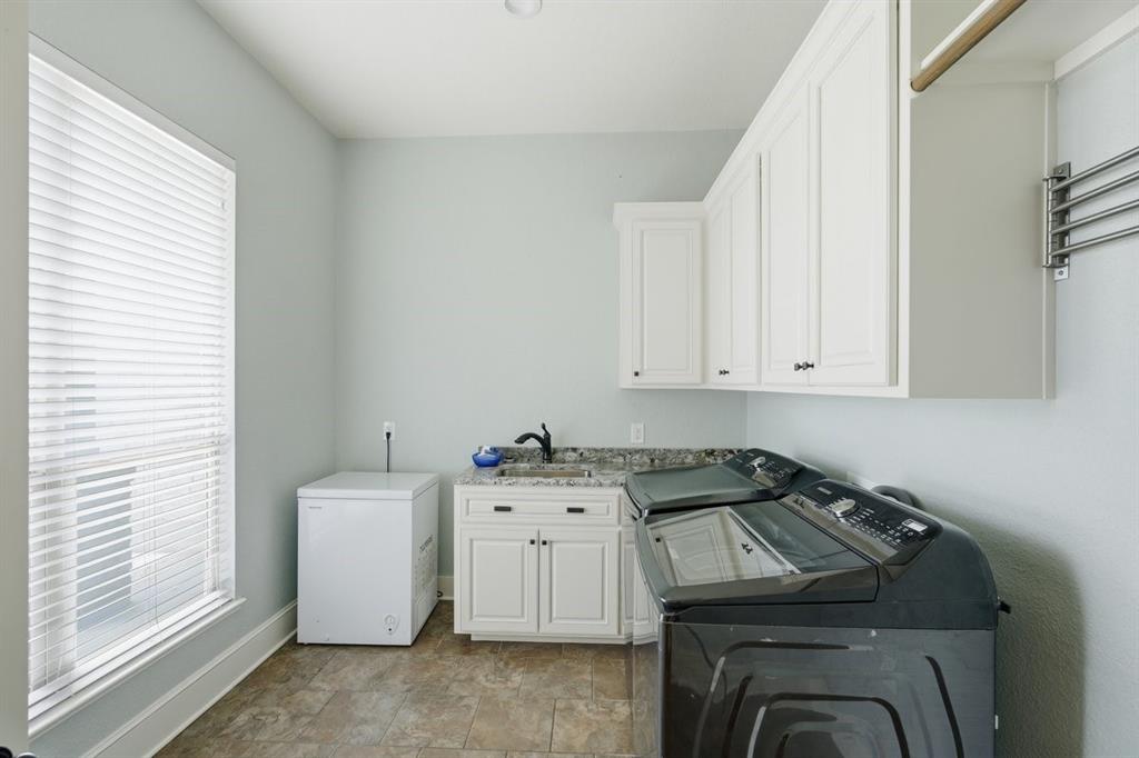 8 Freedom Court Property Photo 21