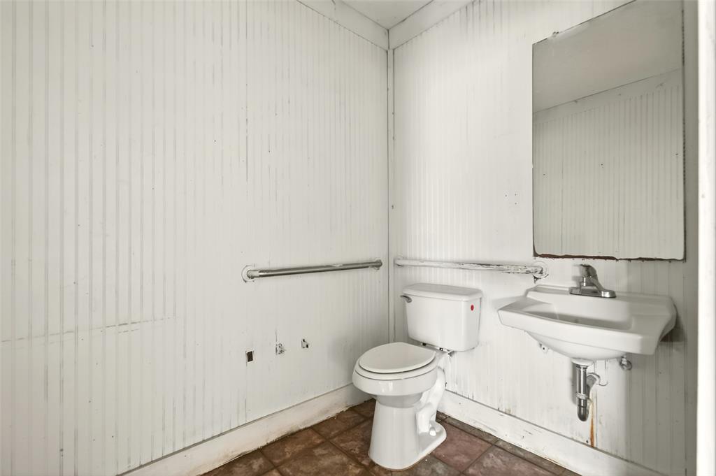 815 E Moore Avenue Property Photo 15