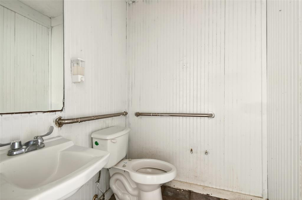 815 E Moore Avenue Property Photo 16