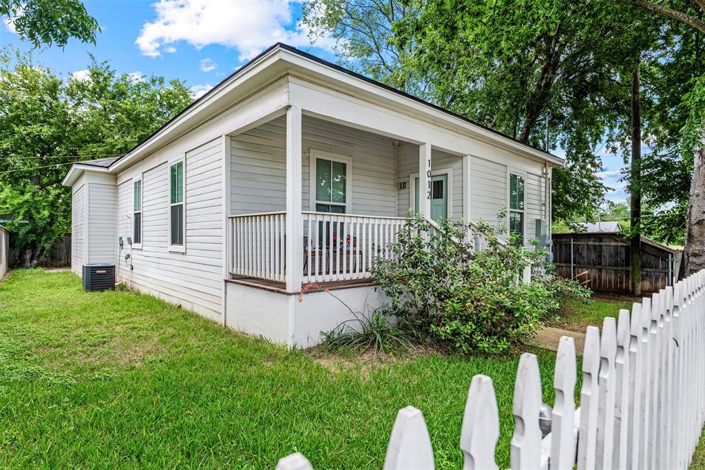 1012 Burnett Avenue Property Photo 1