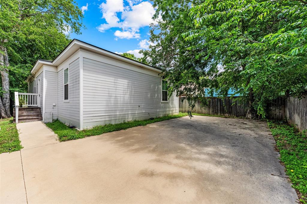 1012 Burnett Avenue Property Photo 3