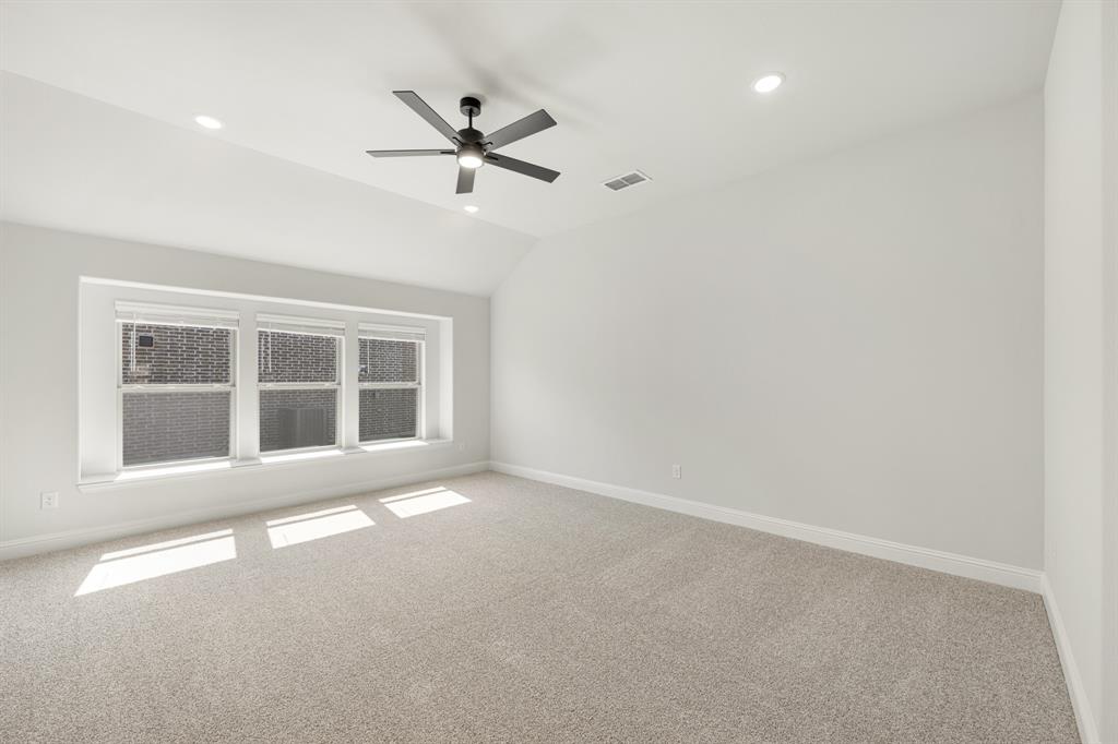 916 Greenleaf Court Property Photo 18