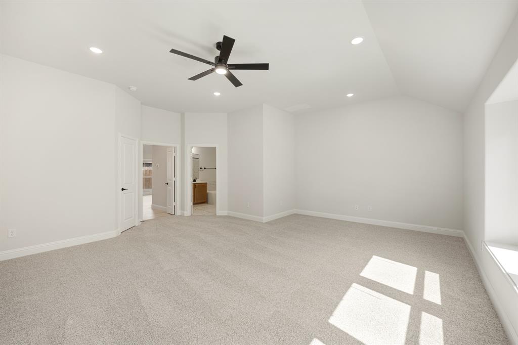 916 Greenleaf Court Property Photo 19