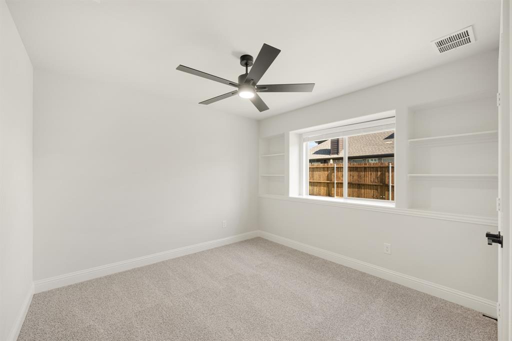 916 Greenleaf Court Property Photo 24