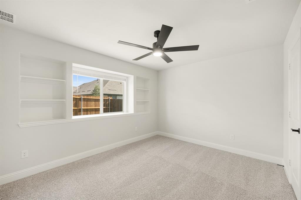 916 Greenleaf Court Property Photo 26