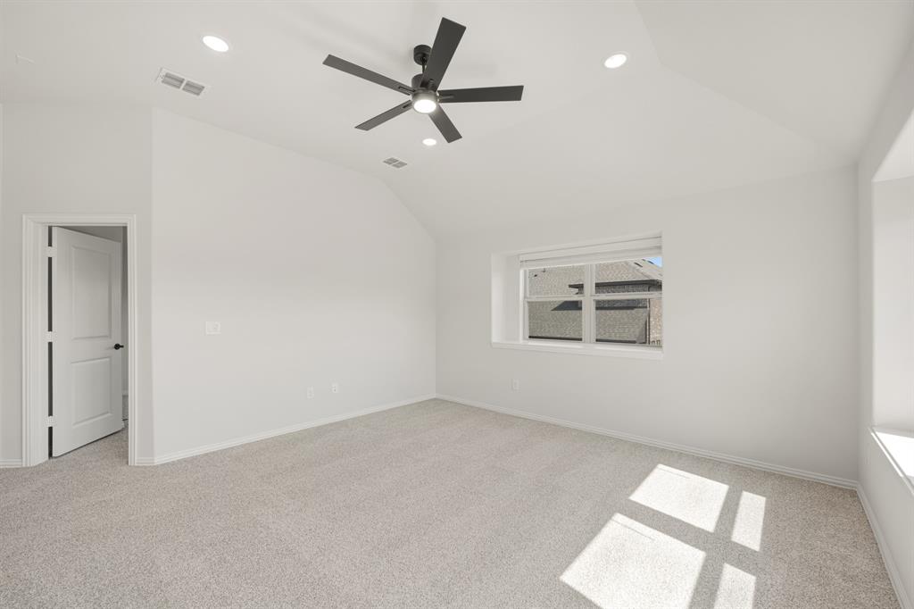 916 Greenleaf Court Property Photo 31