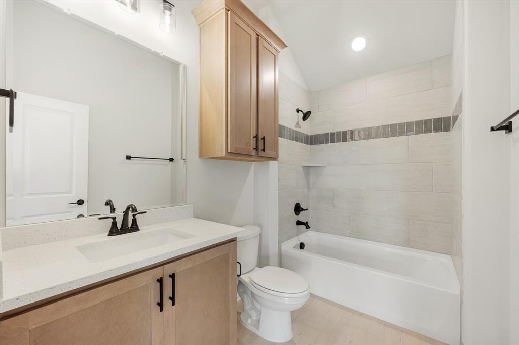 916 Greenleaf Court Property Photo 34