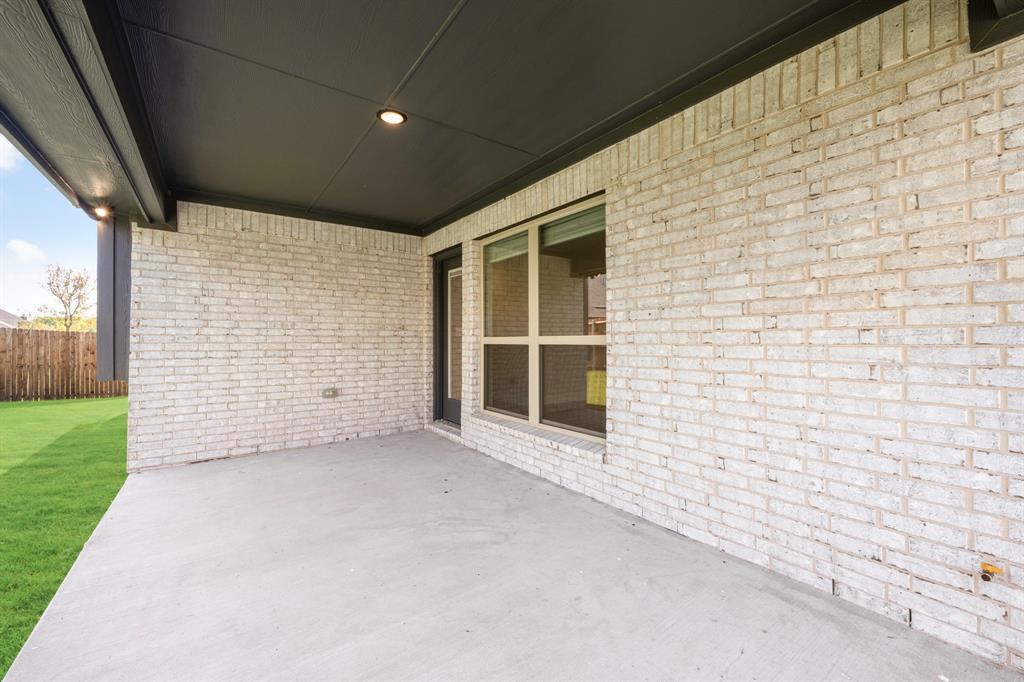916 Greenleaf Court Property Photo 35