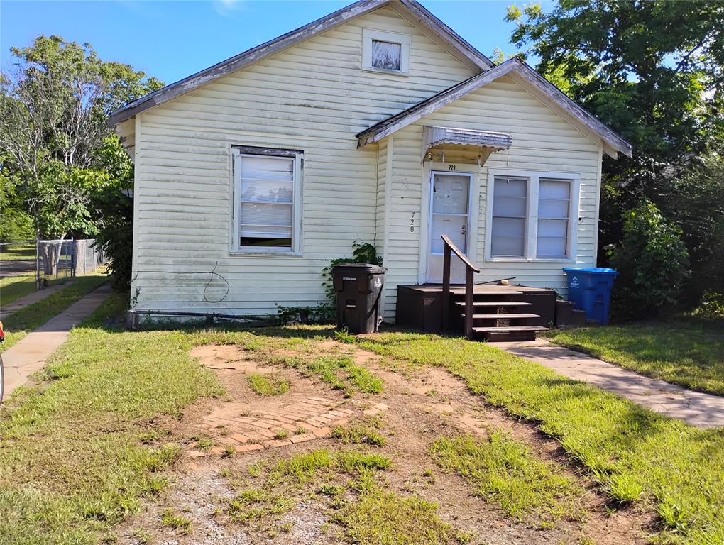 728 W Elm Street Property Photo 1