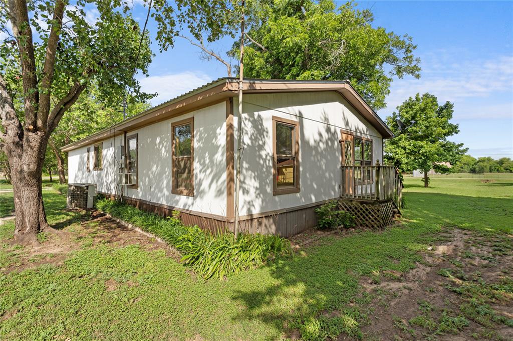105 County Road 1239 Property Photo 6