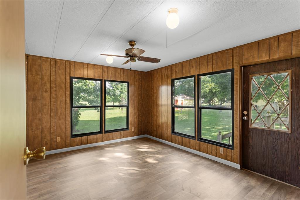 105 County Road 1239 Property Photo 15