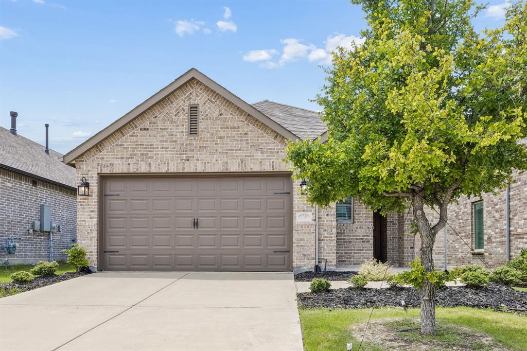 1749 Eagle Landing Property Photo 1