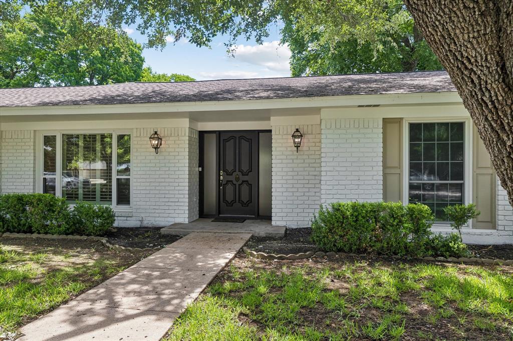 4113 Ridglea Country Club Drive Property Photo 2