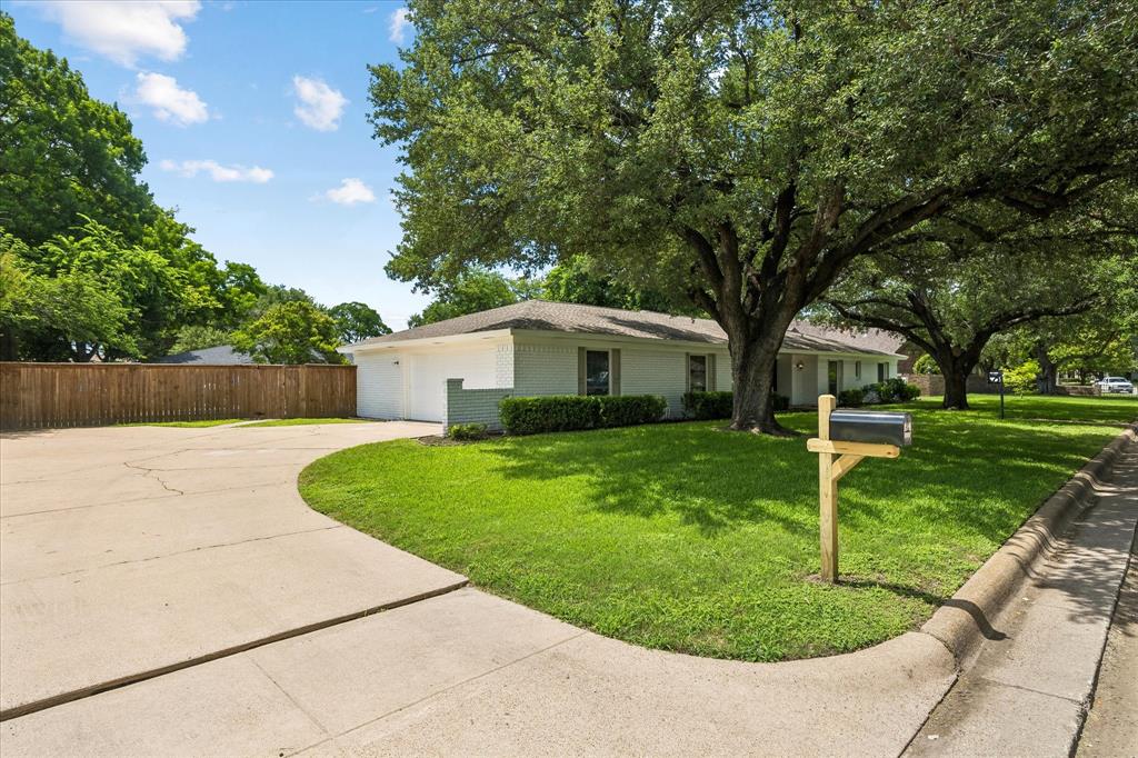 4113 Ridglea Country Club Drive Property Photo 3