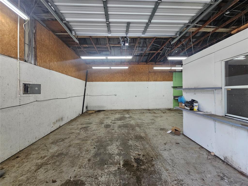 103 N 3rd Avenue Property Photo 8