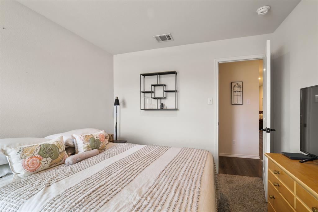 1206 Honeysuckle Drive Property Photo 12