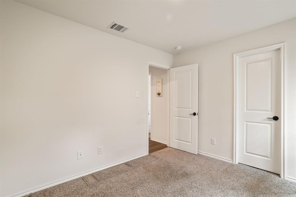 1206 Honeysuckle Drive Property Photo 16