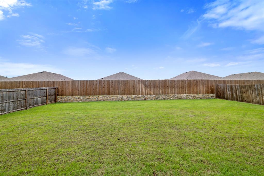 1206 Honeysuckle Drive Property Photo 19