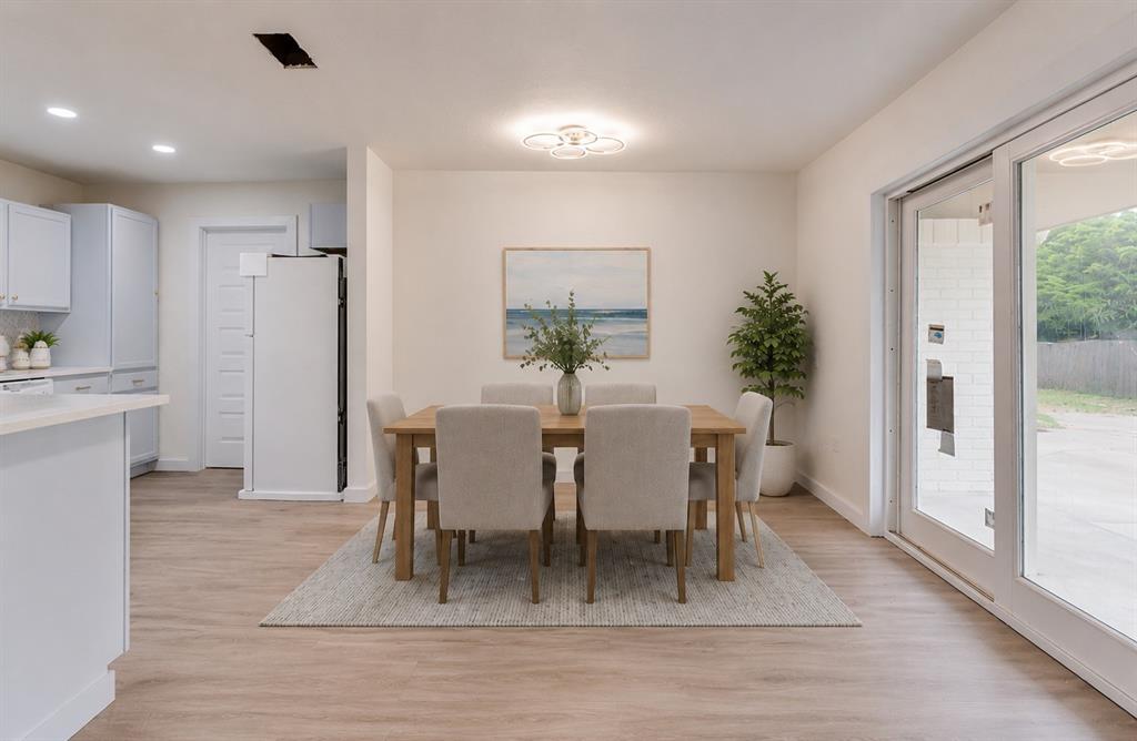 1211 Robin Glen Drive Property Photo 4