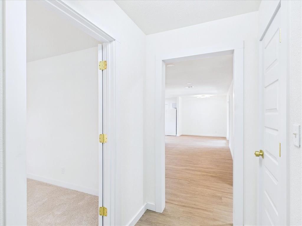1211 Robin Glen Drive Property Photo 4