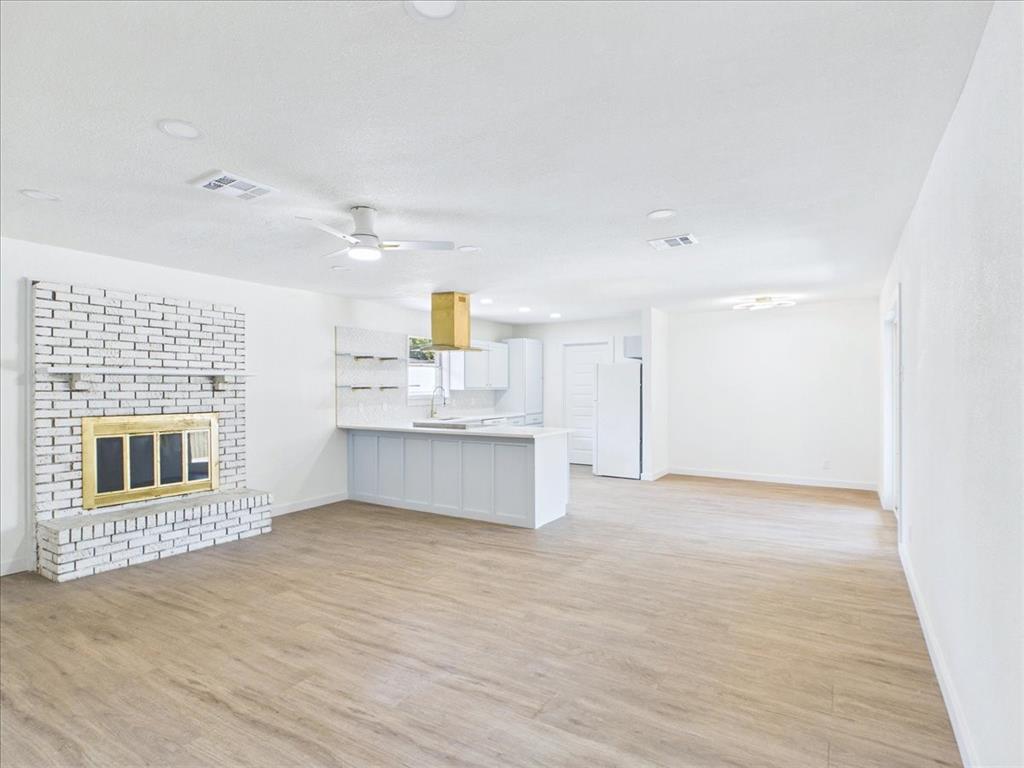 1211 Robin Glen Drive Property Photo 8