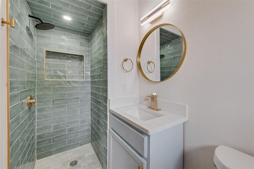 1211 Robin Glen Drive Property Photo 9