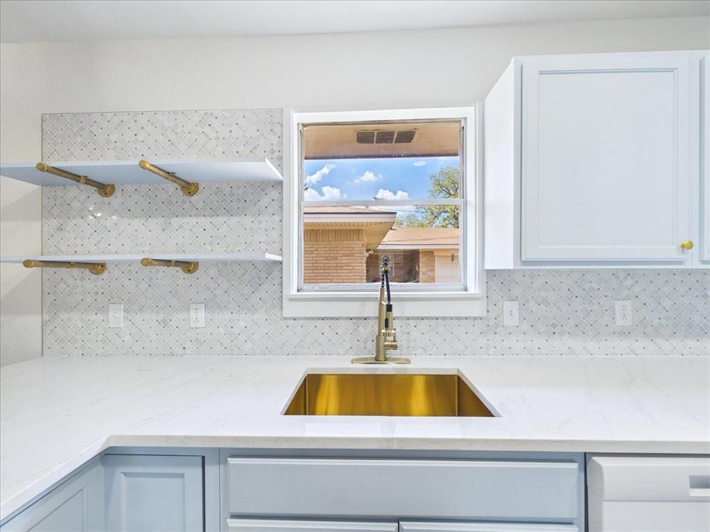 1211 Robin Glen Drive Property Photo 14