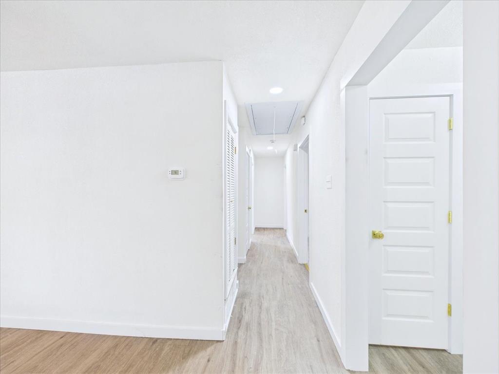 1211 Robin Glen Drive Property Photo 16