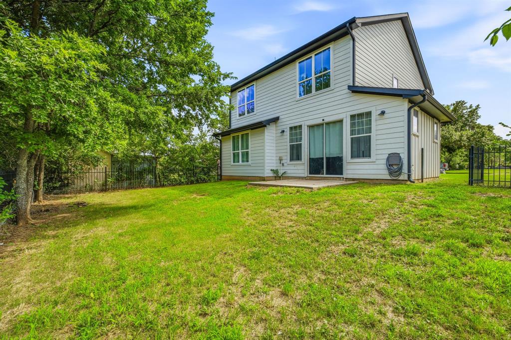 745 N Miller Avenue Property Photo 28