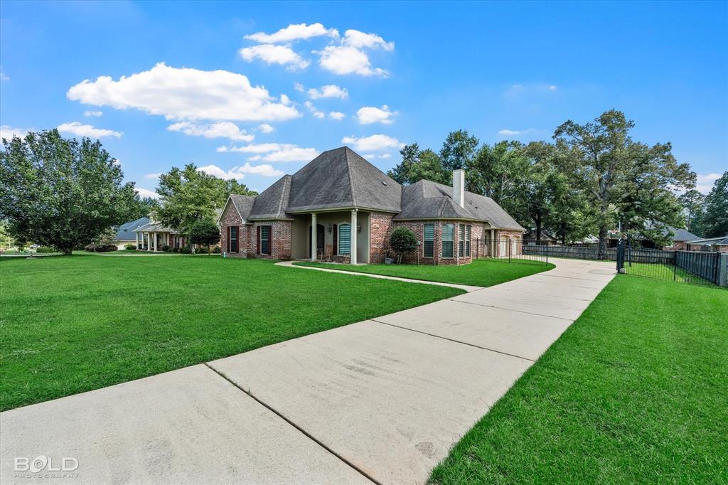 2220 Forest Hills Boulevard Property Photo 2