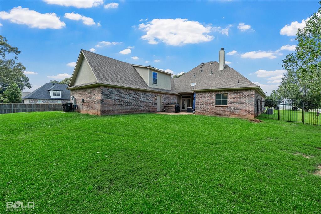 2220 Forest Hills Boulevard Property Photo 5