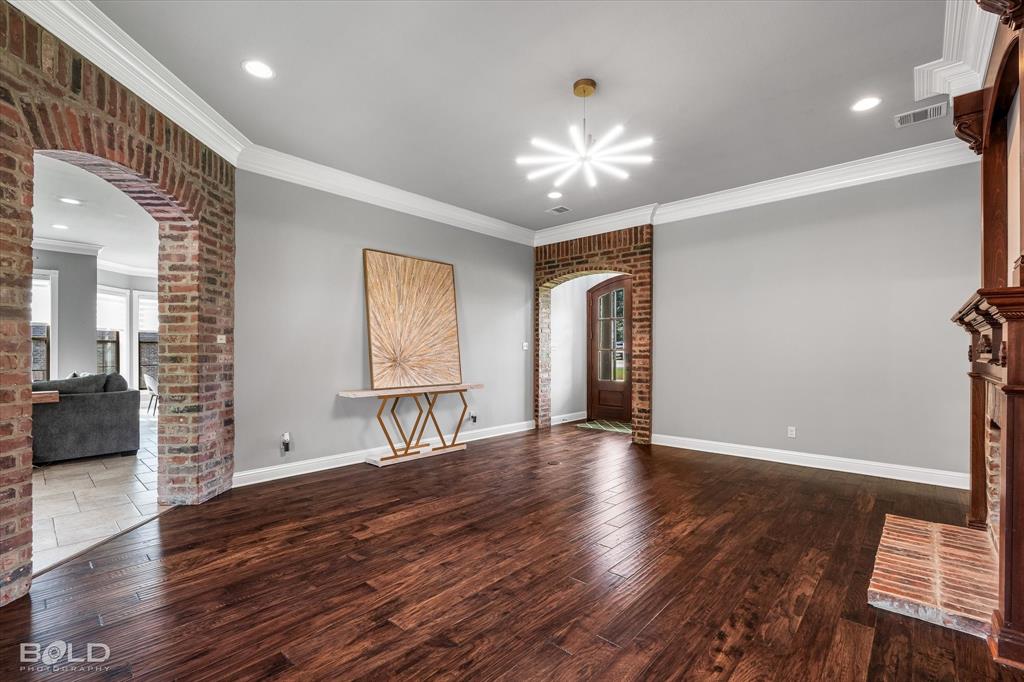 2220 Forest Hills Boulevard Property Photo 9