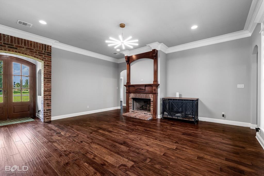 2220 Forest Hills Boulevard Property Photo 10