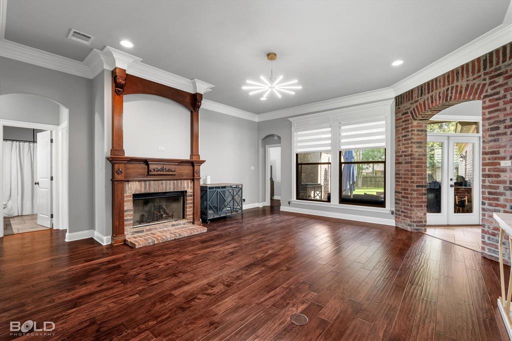 2220 Forest Hills Boulevard Property Photo 11