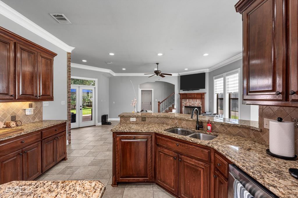 2220 Forest Hills Boulevard Property Photo 18