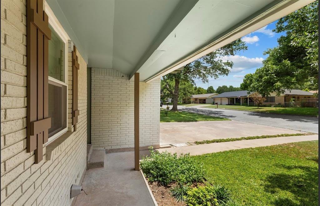 806 S Avenue O Property Photo 6