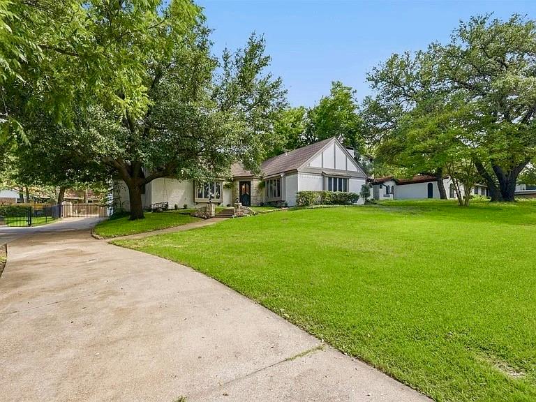 240 Timberlake Drive Property Photo 1